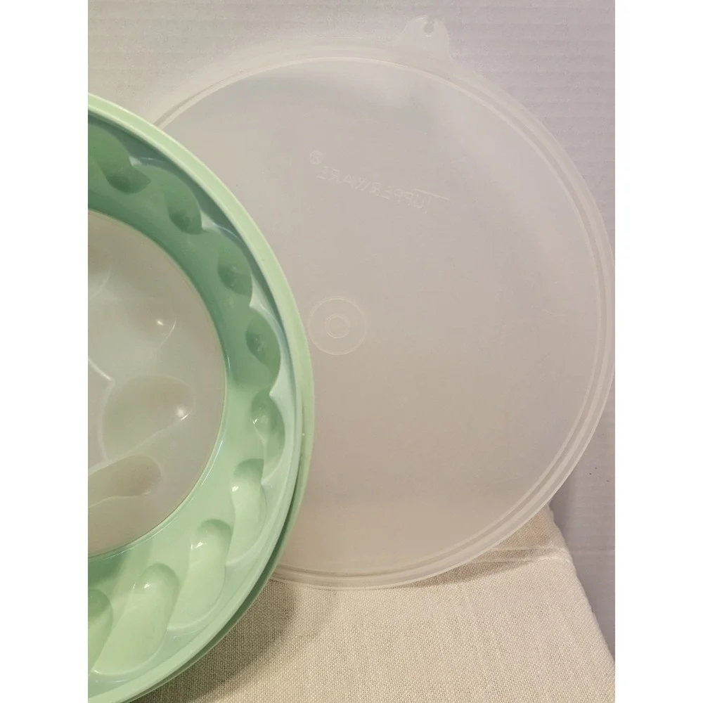 Vintage Tupperware Green Jel-N-Serve Ring Mold